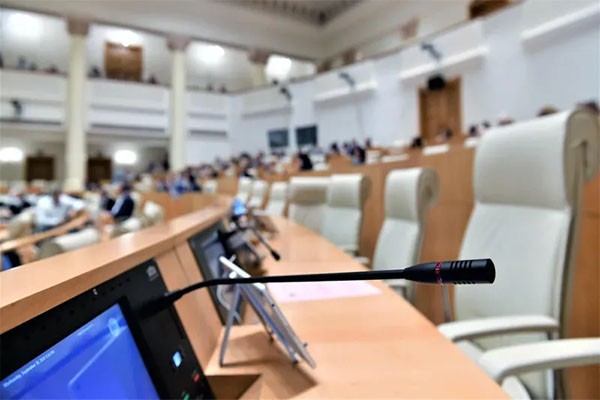 მე-10 მოწვევის პარლამენტი დღეს პირველ სხდომას გამართავს