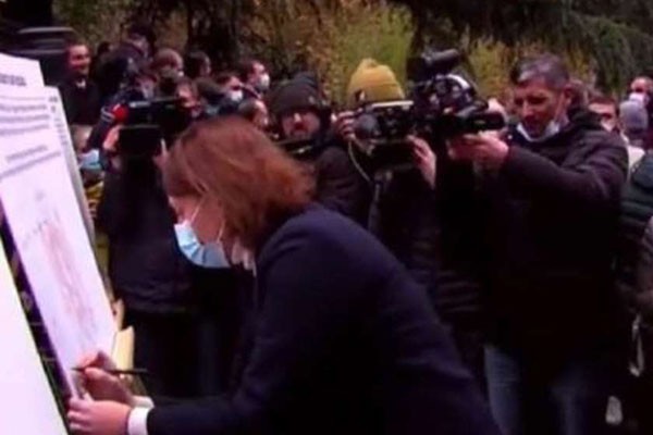 5-მა ოპოზიციურმა პარტიამ დეპუტატის მანდატზე უარის თქმისა და საარჩევნო სიების ჩახსნის შესახებ დოკუმენტები გააფორმა