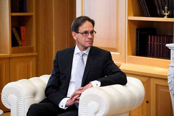 ჰუბერტ ქნირში: ვფიქრობ, პრიზები უნდა დავაწესოთ ოპოზიციის ყველაზე ეგზოტიკური და ფანტაზიით აღსავსე გამონათქვამებისთვის - პირადად ჩემი ფავორიტია ოპოზიციის შედარება ქეთევან წამებულთან
