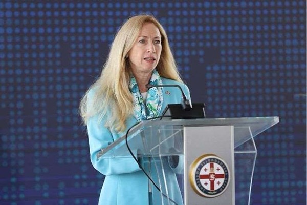კელი დეგნანი: ვამაყობ, რომ ვიცნობ გრიგოლ ვაშაძეს და ვწუხვარ, რომ მან ეს გადაწყვეტილება მიიღო