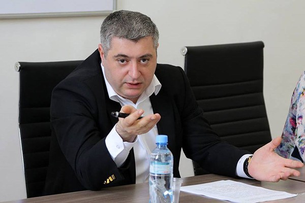 კახა კახიშვილის განცხადებით, ბიძინა ივანიშვილის პოლიტიკიდან წასვლის და პარტიის თავმჯდომარედ ირაკლი კობახიძის დანიშვნის საკითხი პარტიაში არ განიხილება
