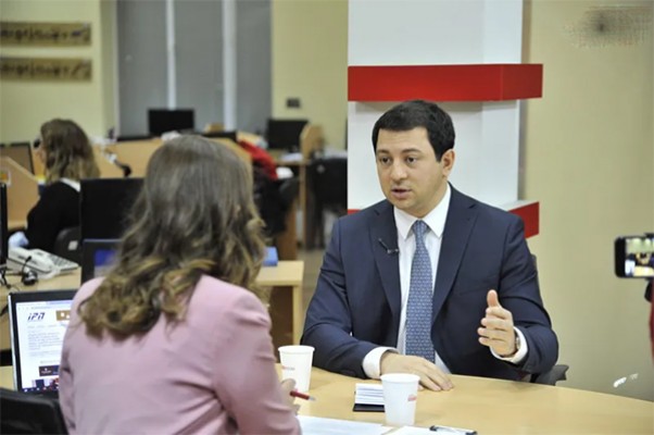 არჩილ თალაკვაძე: მოდელირებულ რეალობაში ვართ, როცა წაგებული პოლიტიკოსები არჩევნებში გასულ პოლიტიკოსებს  მანდატებს ახევინებენ