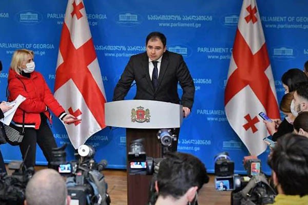 ნიკოლოზ სამხარაძე: საგაზაფხულო სესიის დაწყებამდე ოპოზიციისთვის სადეპუტატო უფლებამოსილების შეწყვეტის საკითხი მოგვარდება