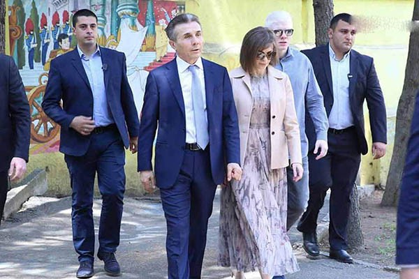 ბიძინა ივანიშვილი: მინდა, მადლობა გადავუხადო ჩემს ოჯახს, რომელმაც გაუგონარი ცილისწამება აიტანა, სალი კლდესავით მედგა გვერდში, ერთი წუთითაც არ დაუყენებია ეჭვქვეშ ჩემი არჩევანის სისწორე