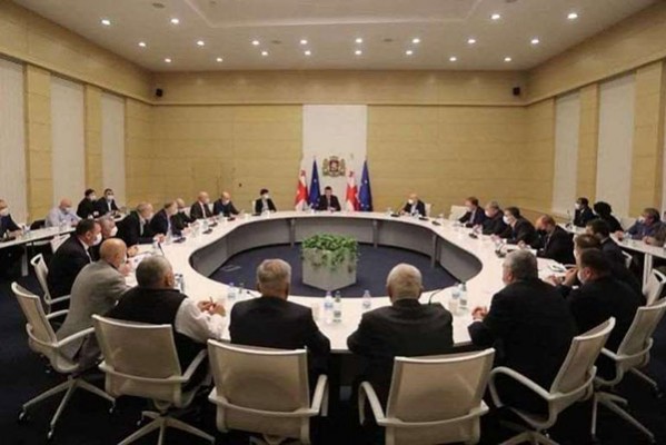 გიორგი გახარია მსხვილ დამსაქმებლებს: ყოველთვის მზად ვარ, მოვისმინო კონკრეტული წინადადებები, თქვენი ჩართულობისთვის მთავრობის ადმინისტრაციის კარი ღიაა