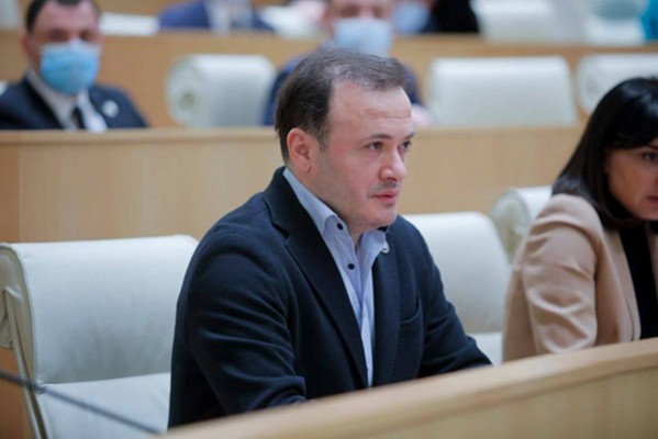 ირაკლი ზარქუა: მივმართავ ზელენსკის - იქნებ თავის ჩინოვნიკ მიხეილ სააკაშვილს ლაგამი ამოსდოს, რადგან უფრო არაადეკვატური გახდა