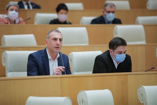 ალეკო ელისაშვილი მმართველ გუნდს: რას აკეთებთ, შედეგი რა არის? სააკაშვილს ეხმარებით ხელისუფლებაში დაბრუნებაში, რომ მერე ყველა ერთად დაგვიჭიროს და ძვლებში დაგვამტვრიოს
