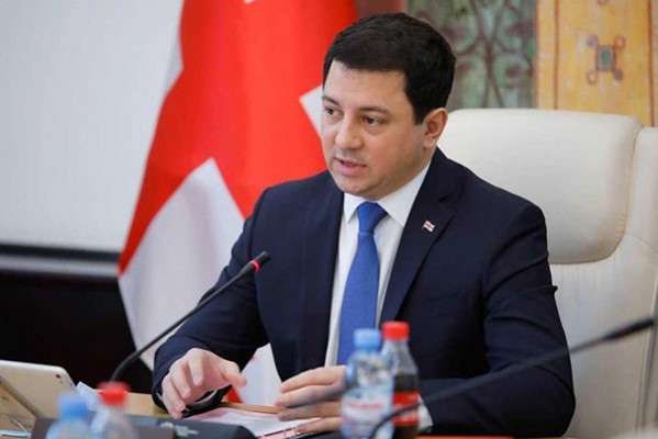 არჩილ თალაკვაძე: ნიკა მელიას უნდა საზოგადოებას დააჯეროს, რომ თითქოს გმირია, სამაჯური ძალიან უჭერს მის ამბიციებს