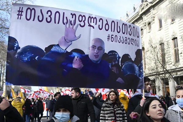 ნიკა მელია მხარდამჭერებს ციხიდან წერილს უგზავნის