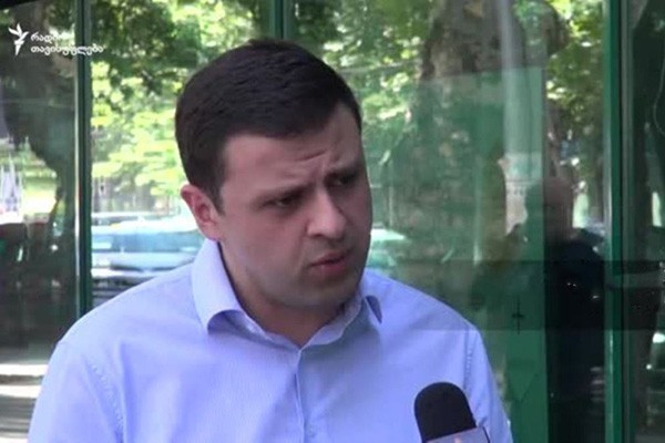 მიშამ ზუსტად იცოდა რომ არც უსამართლოდ მოთხოვნილ ვადამდელზე დათანხმდებოდა ვინმე და არც კრიმინალების უაპელაციოდ გათავისუფლებაზე. ამიტომ ბოლომდე ამ საკითხებს მიაწვა, რომ მოლაპარაკებები ჩაშლილიყო