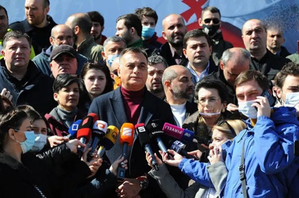 ოპოზიცია მუშაობის საგანგებო რეჟიმზე გადადის