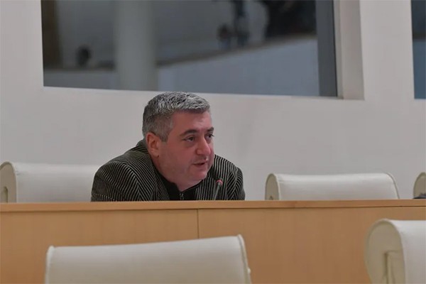 კახა კახიშვილი: ზოგ შემთხვევაში, როცა როგორც მაჟორიტარი დეპუტატი რაღაც საკითხზე ვრეკავ და გადაჭრას ვითხოვ, ისე მელაპარაკებიან, თითქოს პირად საკითხებზე ვრეკავ!