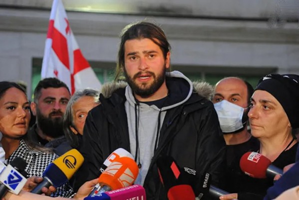 „ნამახვანჰესის“ მოწინააღმდეგეებსა და ხელისუფლების წარმომადგენლებს შორის შეხვედრა მიმდინარეობს