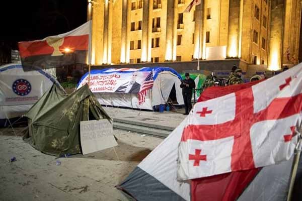 „თუ ოპოზიციას ხალხის მხადაჭერა არ ექნება, დანიელსონსაც და ევროპასაც ესენი სულ ფეხებზე კიდია“