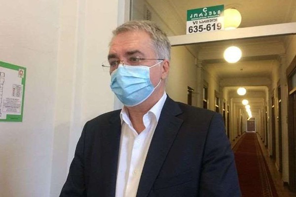 დავით სერგეენკო: უმრავლესობიდან წასული დეპუტატებისგან მხოლოდ „ქართული ოცნების“ კრიტიკა მოვისმინეთ, კრიტიკა ძალიან ადვილია, საქმის კეთებაა ძნელი