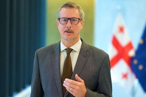 კარლ ჰარცელი: ვფიქრობ, მატარებელი მოძრაობს და ეს კარგია