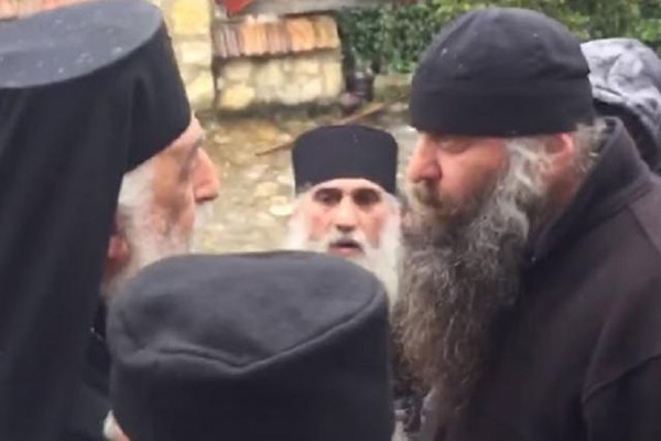 მეუფე სტეფანეს ტაძრის კარი ჩაუკეტეს