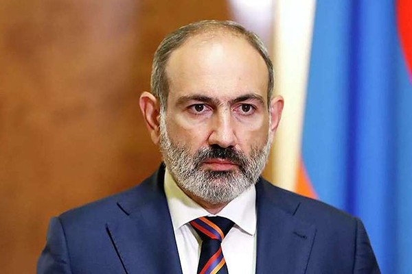 მედია: ნიკოლ ფაშინიანი გადადგა