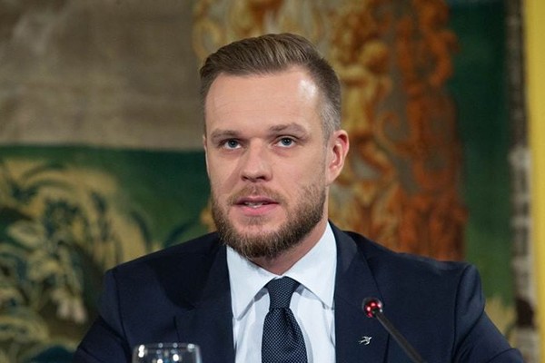 გაბრიელიუს ლანდსბერგისი​L რუსეთი ხდება უფრო აგრესიული არა მხოლოდ სამეზობლოში, საქართველოში, უკრაინაში, სომხეთსა და აზერბაიჯანში, არამედ უკვე ევროკავშირის შიგნითაც