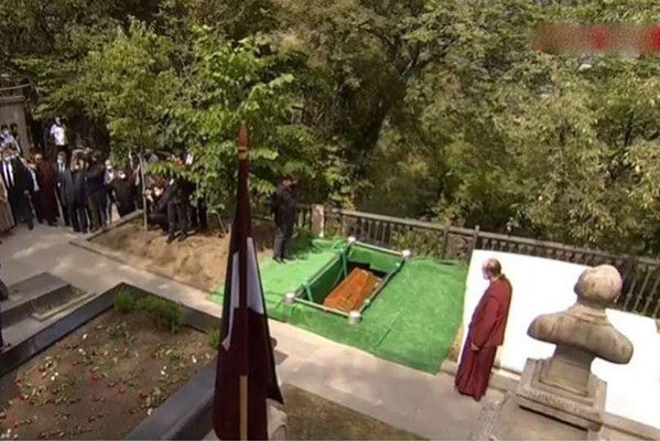 გენერალ გიორგი კვინიტაძის ნეშტი მთაწმინდის პანთეონში დაკრძალეს