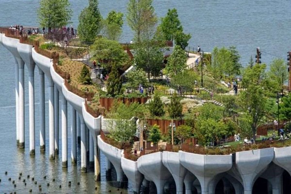 ნიუ-იორკში ახალი პარკი მდინარეზე გააშენეს