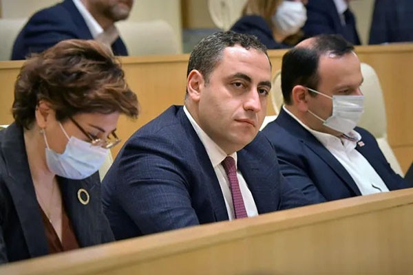 გიორგი ვაშაძე ირაკლი ზარქუას:  ხელშეკრულება კი არა, „თხა და გიგო“ წაიკითხე და მერე მელაპარაკე