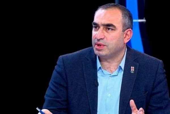 ვლადიმერ ბოჟაძე: იმ დროს, როცა ხალხი გახარიასგან პასუხებს ელოდება, მისი გუნდის წევრები ყველაფერზე ამბობენ სასაცილო და არასერიოზულია. იცინეთ, ბოლოს ვინ გაიცინებს, შემოდგომაზე ვნახავთ