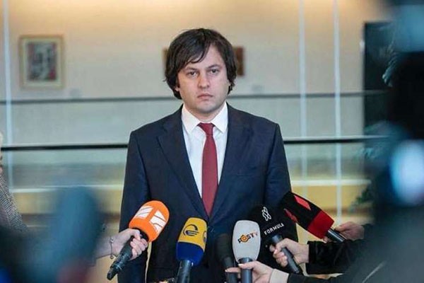 იქიდან გამომდინარე, თუ რომელი ტელევიზიები აპიარებენ გახარიას და ვის წისქვილზე ასხამს წყალს მისი პოლიტიკური აქტიურობა, შეიძლება რაღაც ეჭვებზე ვისაუბროთ