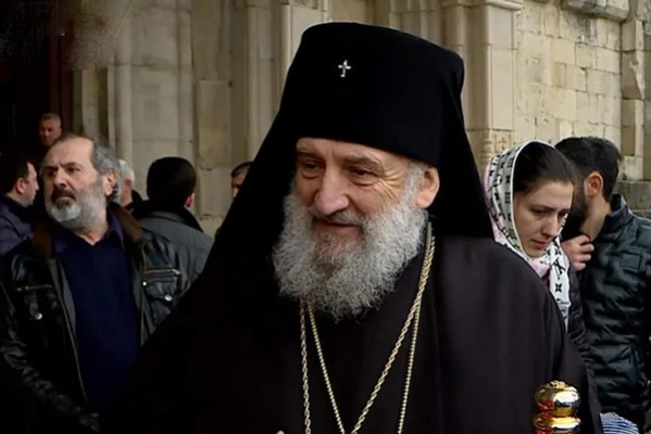 მეუფე იოანე ჟურნალისტებს:  გელათი თქვენ გამო დაიკეტა, მოუსვენარი ხალხი ხართ - ჩვენი ინტერესია, სწორი დიაგნოზი დაისვას და სწორი მკურნალობა დაინიშნოს