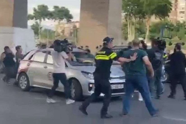 „თბილისი პრაიდის“ მოწინააღმდეგეებსა და სამართალდამცველებს შორის დაპირისპირებისას პოლიციამ ადმინისტრაციული წესით 11 პირი დააკავა