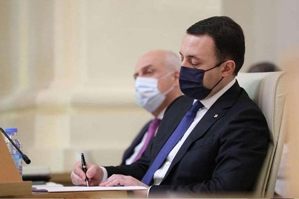 ირაკლი ღარიბაშვილი: მე პირადად მქონდა Pfizer-ის პრეზიდენტთან საუბარი და მიმოწერა და ჩვენი წარმატებული მოლაპარაკებებით, მივაღწიეთ შეთანხმებას, მილიონი დოზის თაობაზე