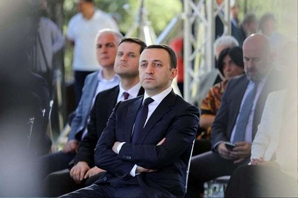 ირაკლი ღარიბაშვილი: ცალკეული პროვოკაციული შემთხვევების განზოგადება არასწორია - ევროკავშირის დროშა კვლავ ფრიალებს პარლამენტის წინ და ასე იქნება მუდმივად
