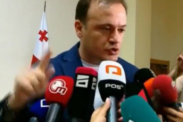 ის, რაც დღეს პარლამენტში ხდება, დაკავებული აქვთ ტრიბუნა, ობსტრუქციას აწყობენ და ხმაურია, არაფერში წერია - იმედია დაიღლებიან, ჩამოვლენ ტრიბუნებიდან და განახლდება მუშაობა