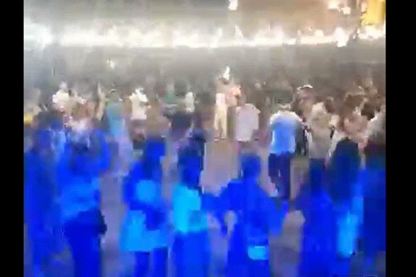გართობა და ცეკვა პიაცაზე  (ვიდეო)
