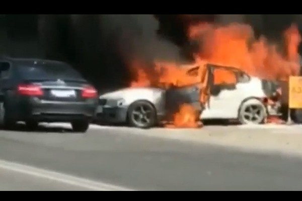 ჯერ ავარია მოხდა, მერე ერთი მანქანა აფეთქდა და ბოლოს ცეცხლი სხვა მანქანასაც გადაედო - პირველი კადრები გლდანიდან, სადაც უბედური შემთხვევა მოხდა (ვიდეო)