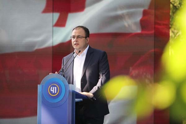 რატი ბრეგაძე: „ კომპანია, რომელიც ემსახურება იუსტიციის სამინისტროს და უზრნველყოფს პატიმრების კავშირს ოჯახებთან,  შევა საავადმყოფოებშიც და უზრუნველყოფენ მათ შორის კომიუნიკაციას