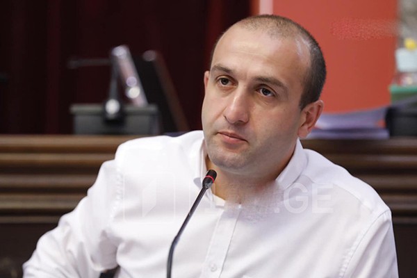 იაგო ხვიჩია: „ქოცების“ და „ნაცების“ მაიმუნობას ვერ ავყვები, მირჩევნია, ამომრჩეველს ველაპარაკო და ნებისმიერი ბარიერის გადალახვაზე ვიზრუნო, ვიდრე ამათ ვეჯღანაო