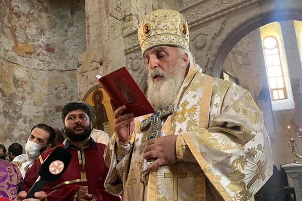ჭყონდიდის მიტროპოლიტმა სტეფანემ 6 სასულიერო პირი ეკლესიიდან განკვეთა