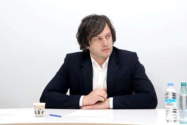 „არა ნაცებს“, „არა ბოროტებას“ და „არა ღალატს“ - სამივეს ავტორები და სულის ჩამდგმელები არიან პირები, რომელიც იქ არიან გამოსახული - შინაარსში ვეთანხმები, გამოხატვის ფორმა სხვა საკითხია