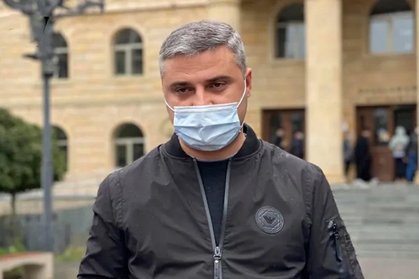 ადვოკატი: მამა-შვილი წოწორიები შეხვდნენ მიხეილ სააკაშვილს, ჩაიხუტეს გულში და ასეთი დამოკიდებულების გამო ისინი დააკავეს