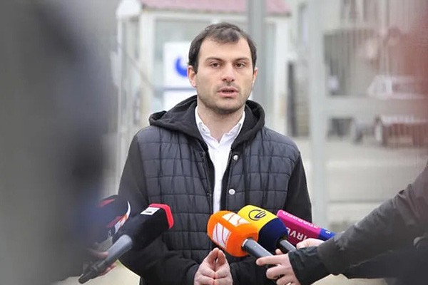 ადვოკატი:  წაუყენონ საზღვრის კვეთაზე სააკაშვილს ბრალდება, რატომ არ უყენებენ? მისი სასამართლო დარბაზში გამოჩენის ეშინიათ - ეს არის სიმართლე!