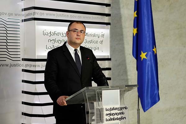 რატი ბრეგაძე: „პატიმრის თანხმობის შემთხვევაში ექიმების მიერ გაწეული აბსოლუტურად ყველა რეკომენდაცია კანონმდებლობის  სრული დაცვით შესრულდება
