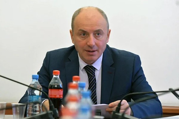 ნუ შიმშილობს, ჭამოს, მშვენიერი საჭმელია - უკაცრავად, სადაც კრიმინალები არიან, იქ თუ არ უნდოდა ყოფნა, ან დანაშაულს რატომ ჩადიოდა, ან ასეთი ფორმით რატომ ჩამოდიოდა?