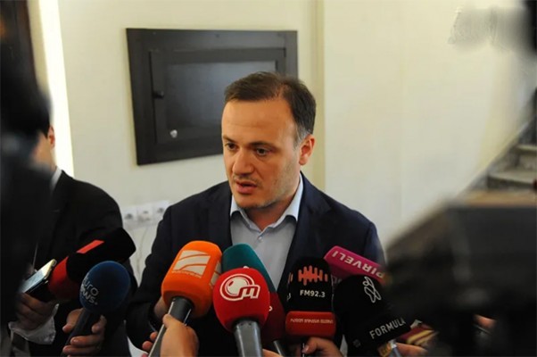აქციებით ხალხი დაიღალა, ერთხელ წააგეს, ორჯერ, ოთხჯერ, ხუთჯერ, ექვსჯერ, შვიდჯერ, მერვედ და ხომ უნდა მიხვდნენ, რომ საზოგადოება მხარს არ უჭერს