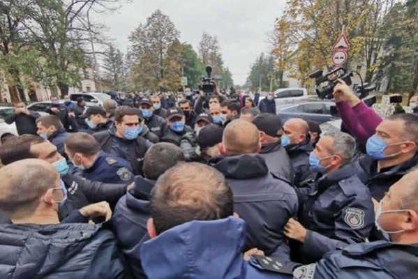 სალხინოს მამათა მონასტერთან ხმაური იყო - დაკავებულია 10-მდე პირი, მათ შორის სასულიერო პირიცაა