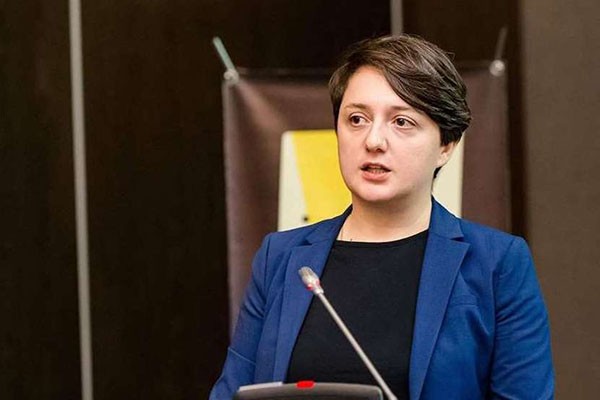 ანა აბაშიძე: გიგი უგულავა ემოციებს ვერ აკონტროლებს ხშირად, გააჩუმეთ ეგ კაცი, მოაშორეთ ტრიბუნას