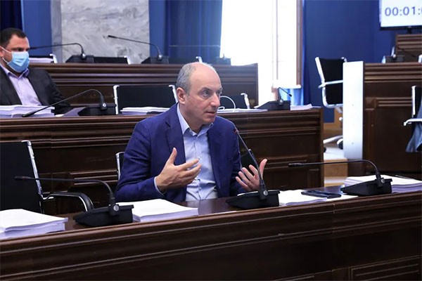გურამ მაჭარაშვილი: დიდი დრო არ არის გასული, რაც უკრაინის სპეცრაზმს მიხეილ სააკაშვილი სახურავიდან სამარცხვინოდ ჩამოჰყავდა, შემდეგ თმებში სწვდნენ და მანქანამდე თრევით მიიყვანეს