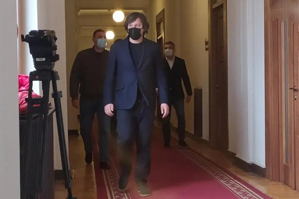 ელენე ხოშტარიას მოსანახულებლად ირაკლი კობახიძე, შალვა პაპუაშვილი და მამუკა მდინარაძე მივიდნენ