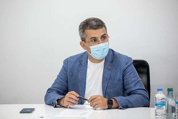 მამუკა მდინარაძე: როგორც ჩანს ექიმებში ობიექტურობის ხარისხი გაცილებით მეტია,  გუშინ  ისინი დაშვების დონეზე საუბრობდნენ და არ იმეორებდნენ იგივეს, რასაც გვარამია ამბობდა