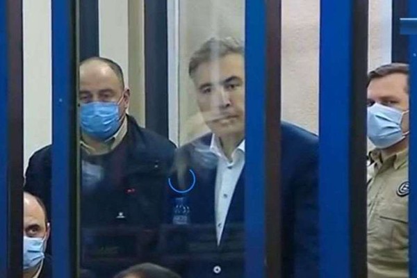 გიორგი აბდალაძე: ფოტოგრაფი, რომელიც სააკაშვილმა უკანონოდ და ცრუ ბრალდებით დაიჭირა, დღეს მის სასამართლოს იღებს